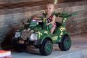 Kinder an die Waffen